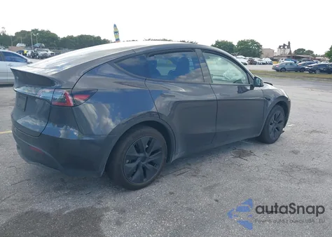 2024 Tesla Model Y Long Range Dual Motor All-Wheel Drive/Rwd z USA, uszkodzony, nr VIN 7SAYGDED5RF160751